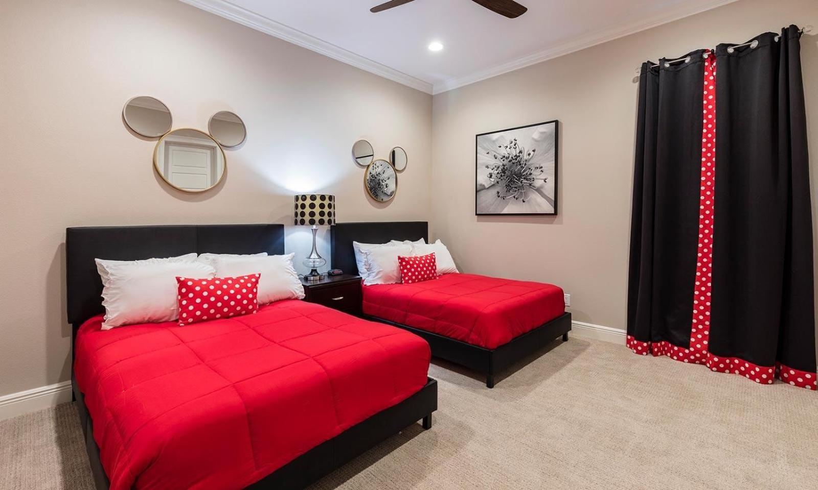 Upscale 8 Bdrm Villa With Home Theater At Reunion 基西米 外观 照片